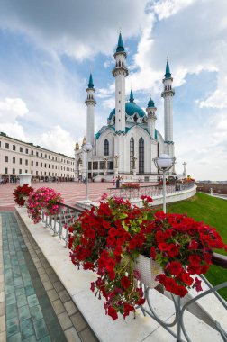 KAZAN, RUSSIA - 15 Temmuz 2018: Rusya 'nın en büyük camilerinden biri olan Kul Şerif Camii, Kazan, Tataristan Cumhuriyeti