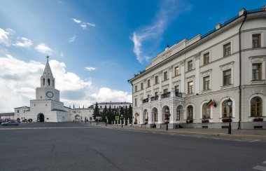 Rusya 'nın Tataristan cumhuriyetinin başkenti Kazan' ın tarihi merkezinde sokak manzarası
