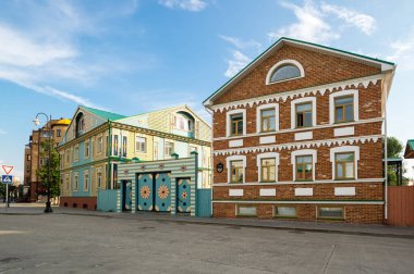 Rusya 'nın Tataristan cumhuriyetinin başkenti Kazan' ın tarihi merkezinde sokak manzarası
