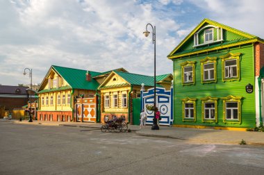 Rusya 'nın Tataristan cumhuriyetinin başkenti Kazan' ın tarihi merkezinde sokak manzarası