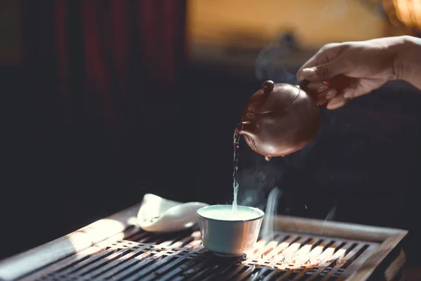 Tea Master Pouring Tea Teapot Sunlight — Stock Photo, Image