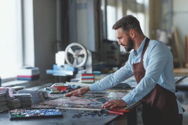 Gülümseyen olgun master Studio