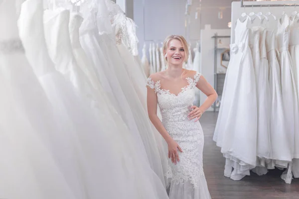 Smiling Young Bride Store — Stock Photo, Image