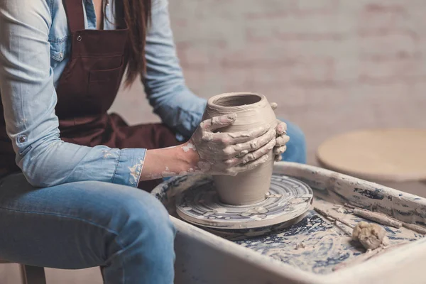 Giovane Maestro Con Lavoro Ceramica — Foto Stock