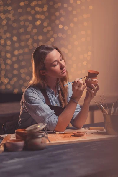 Menina Desenho Uma Oficina Cerâmica — Fotografia de Stock