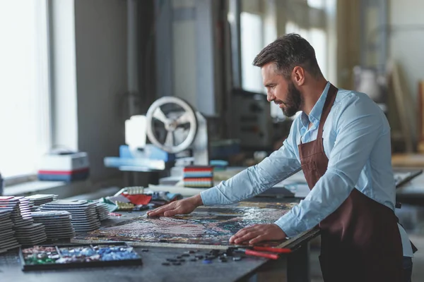 Gülümseyen olgun master Studio