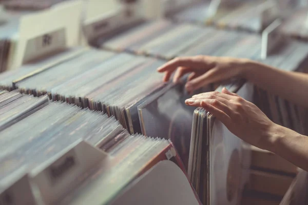 Women Hands Browsing Records Vinyl Record Store — Stock Photo, Image