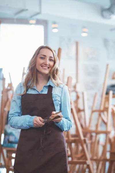 Attractive Smiling Girl Easels Indoors — Stock Photo, Image