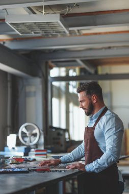 Genç efendi ile atölye Mozaik