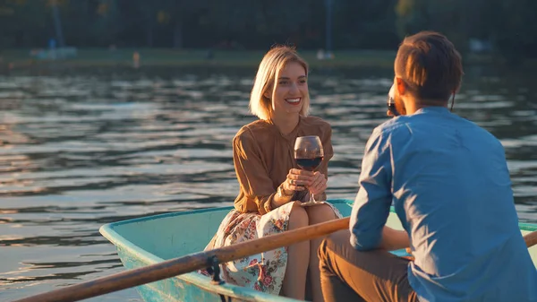 Young Couple Date Summer — Stock Photo, Image