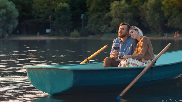 Young Couple Boat Outdoors — Stock Photo, Image