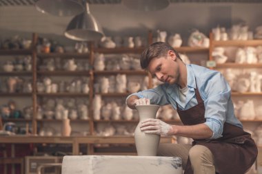 Genç Efendi direksiyonuna bir potter's kapalı