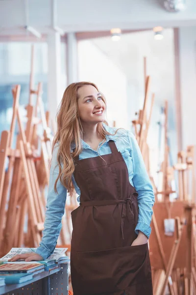 Smiling Girl Apron Background Easels — Stock Photo, Image