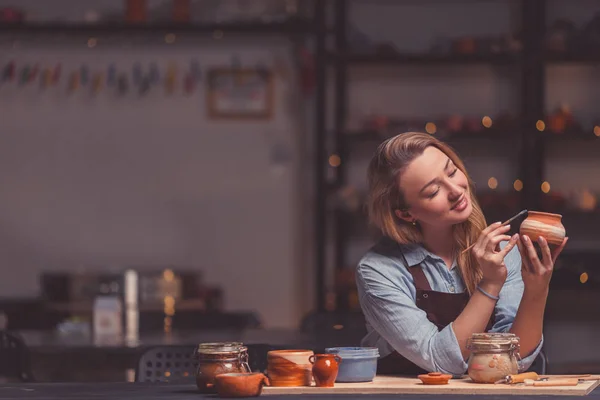 Ragazza Che Disegna Laboratorio — Foto Stock