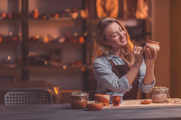 Ragazza Che Disegna Laboratorio — Foto Stock