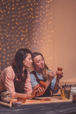 Seramik bir master class çekici genç kız