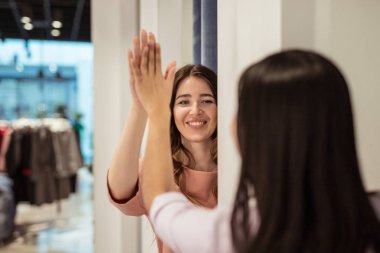 Mutlu çekici kızlar soyunma odasında