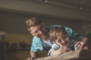 Baba ve oğul marangozluk sonra işte