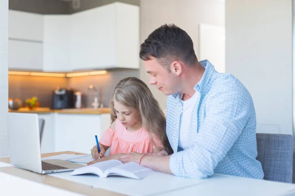 Young Father Little Daughter Doing Homework Home — Stock Photo, Image