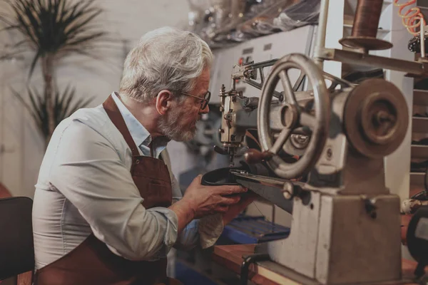 Anciano Maestro Trabajo Interiores — Foto de Stock