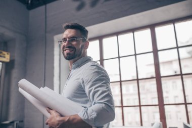 Çizim Studio ile gülümseyen mühendisi