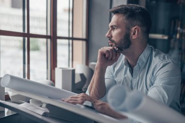 İşyerinde olgun mühendisi