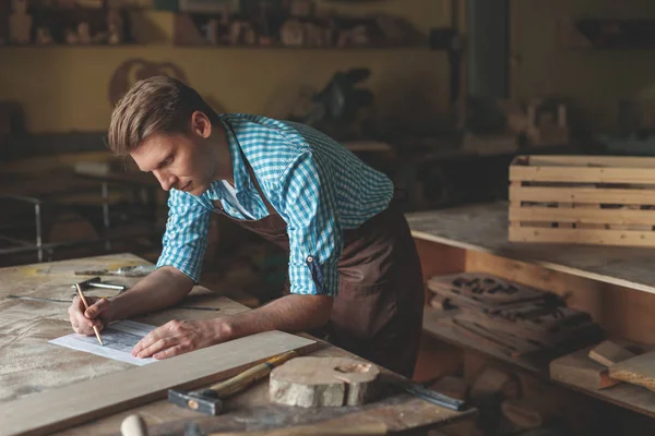 Marangozluk sonra işte genç marangoz