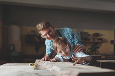 Usta ve çırak marangozluk