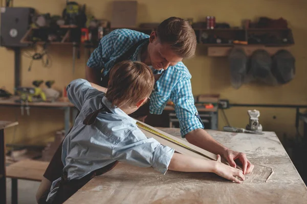 Padre Hijo Trabajando Taller — Foto de Stock