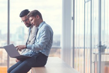 Genç iş adamları iş ofis