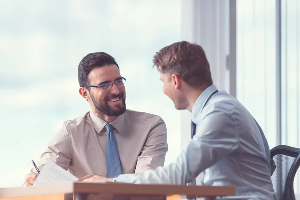 Smiling Business People Signing Contract Office — Stock Photo, Image