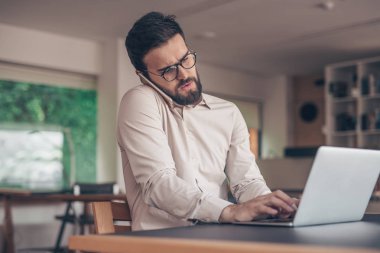 Coworking sonra işte genç işadamı