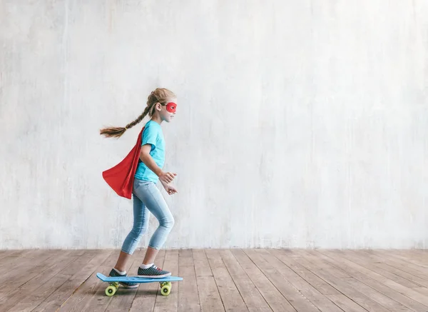 Een Klein Meisje Studio Schaatsen — Stockfoto