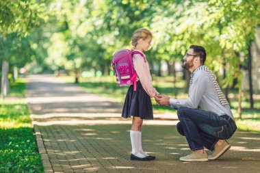 Küçük kızı babası Park ile