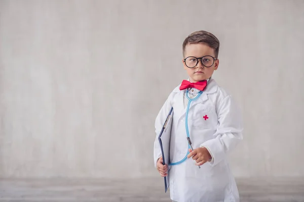 Menino Com Estetoscópio Estúdio — Fotografia de Stock