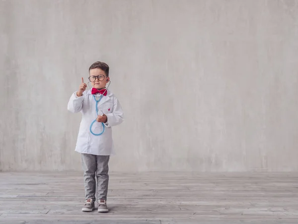 Petit Professionnel Avec Stéthoscope Intérieur — Photo