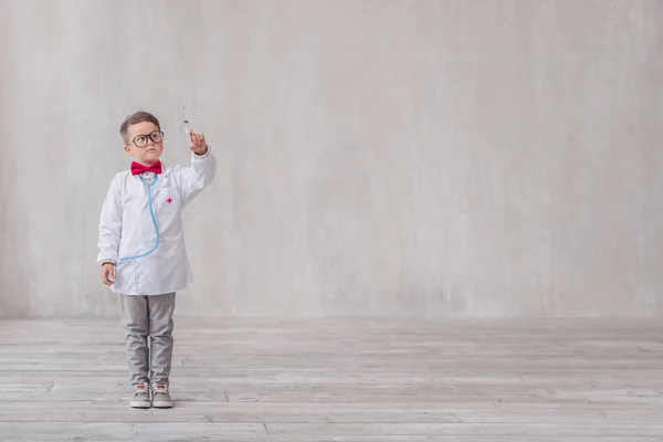 Little Boy Syringe Studio — Stock Photo, Image