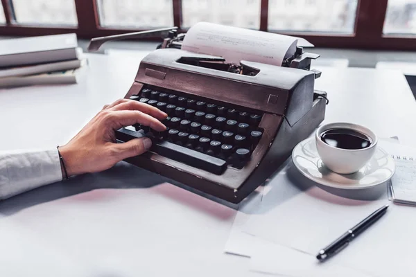 Male Hand Retro Typewriter Close — Stock Photo, Image