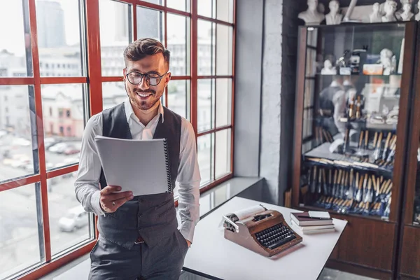 Hombre Sonriente Leyendo Guion Junto Ventana —  Fotos de Stock