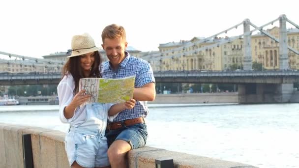 Casal Jovem Férias — Vídeo de Stock