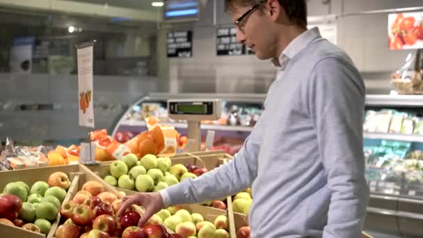 Junger Mann Geschäft — Stockvideo