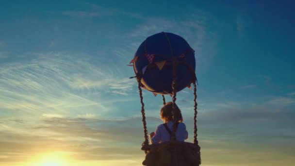 Mały Chłopiec Balon Świeżym Powietrzu — Wideo stockowe