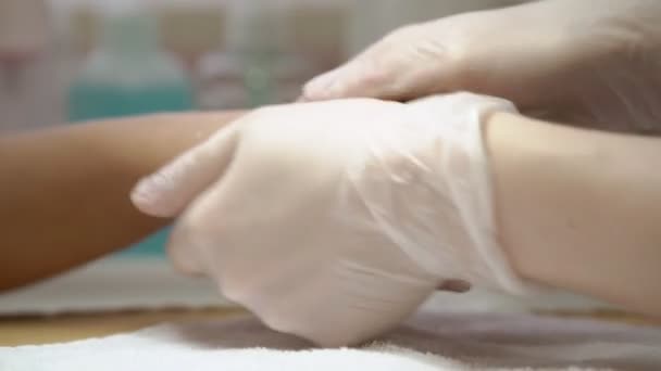 Massage Van Vrouwelijke Handen Cosmetologie — Stockvideo