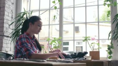 Genç kız selfie yapma