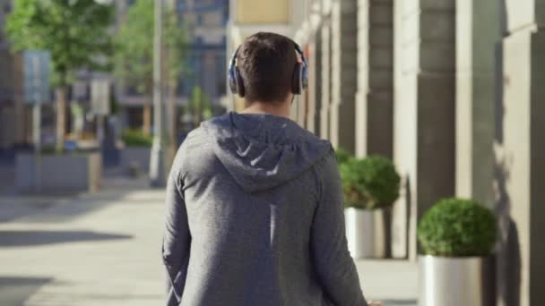 Joven Bailando Aire Libre — Vídeo de stock