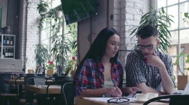 Restoranda genç bir çift