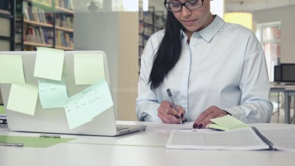 Young Businesswoman Office — Stock Video