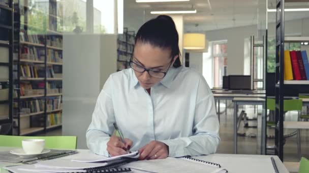 Young Businesswoman Office — Stock Video