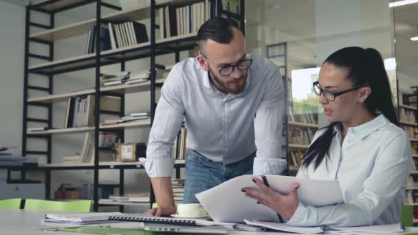 Geschäftsleute Bei Der Arbeit — Stockvideo