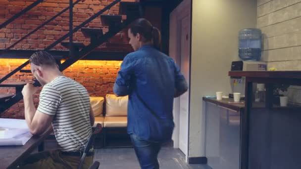 Les Gens Affaires Travail Dans Loft — Video